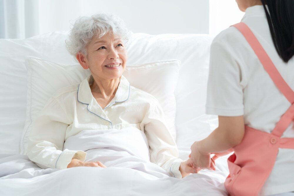 ผู้ป่วยรู้สึกมีความสุข หลังใช้เตียงผู้ป่วยไฟฟ้าแล้วไม่เกิดแผลกดทับ